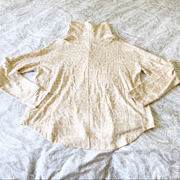 SPLENDID Cowl Neck Long Sleeve Top Leopard NWT - Picture 7 of 7